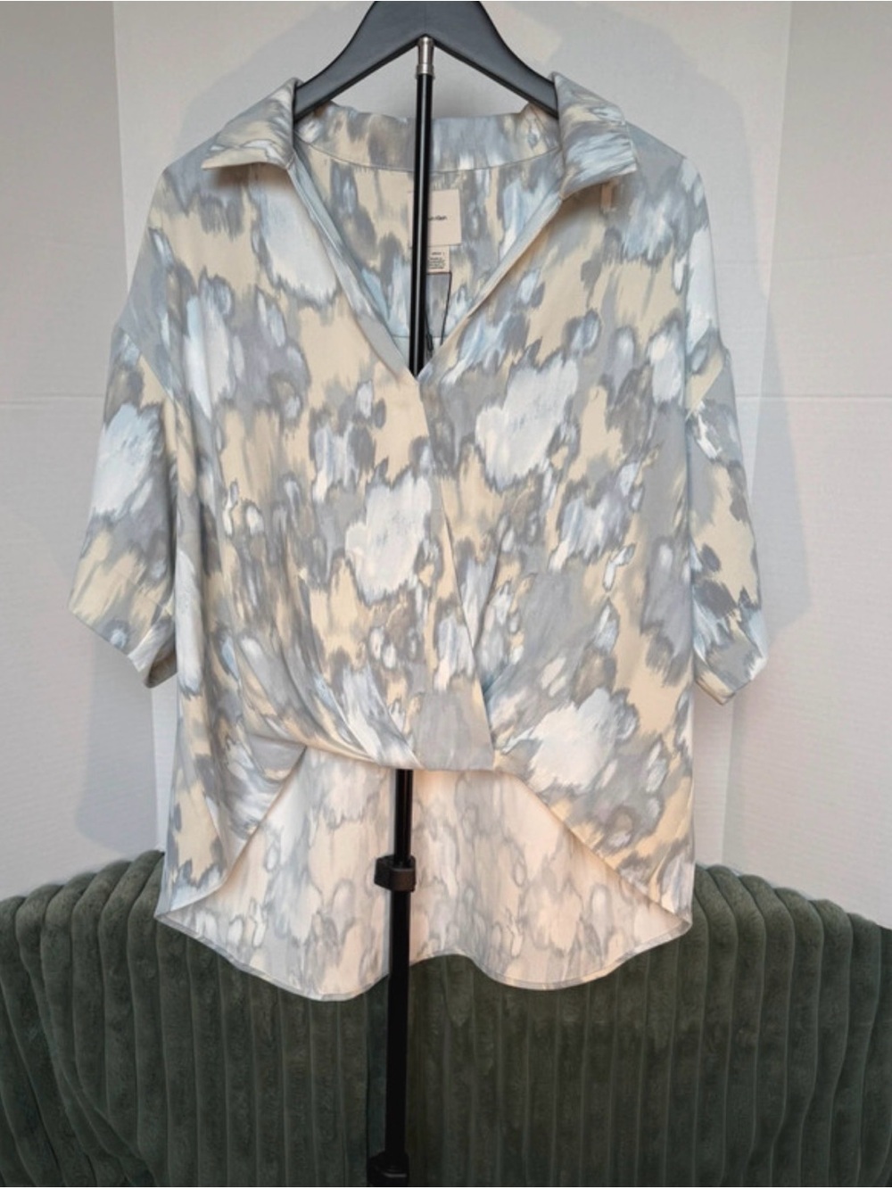 Calvin Klein Women's Cream & Light Gray Patterned Collared Blouse
